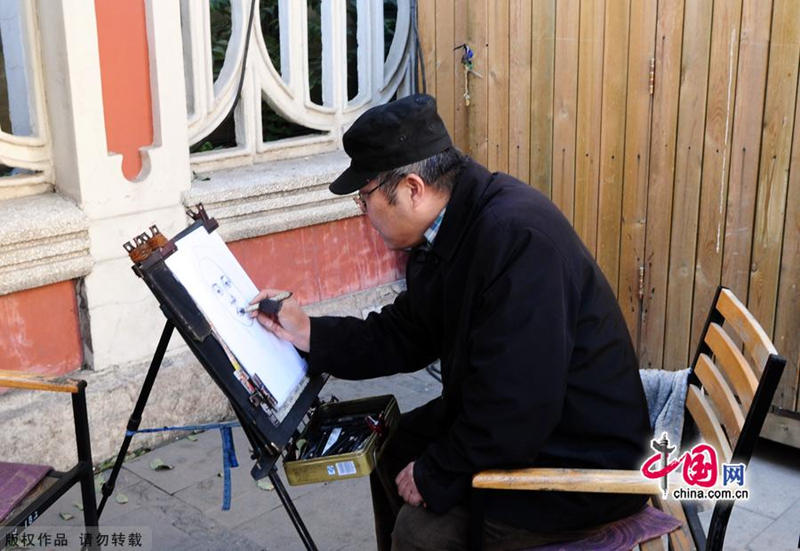 天津意式風情街畫像的老人（中國網圖片庫 六一攝影）