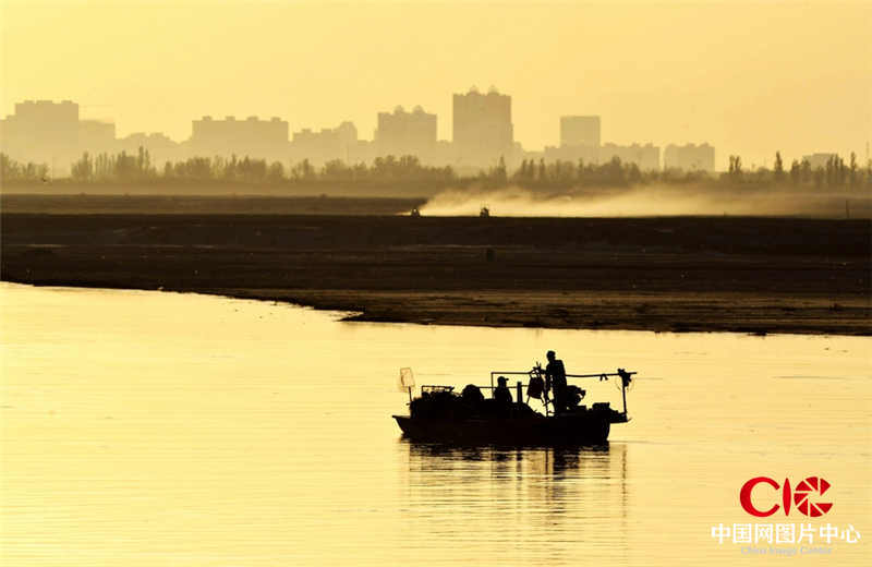 渔舟唱晚 杨文致摄于临河区  