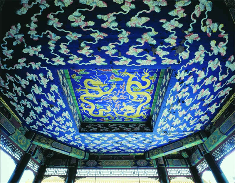 北京故宮漱芳齋戲臺天花。建於明永樂十八年（1420年），後作為清重華宮宴集演戲之所。（圖/胡錘）  