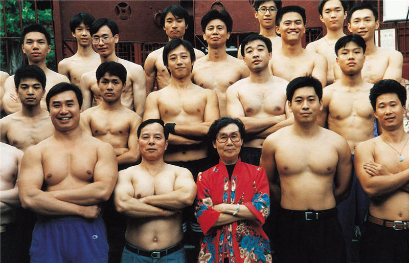 1999 广东广州 72岁健身女教练杨慧仪和她的弟子们