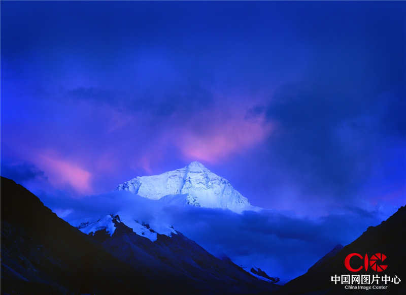 2004年9月，西藏，珠穆朗玛峰，日落前