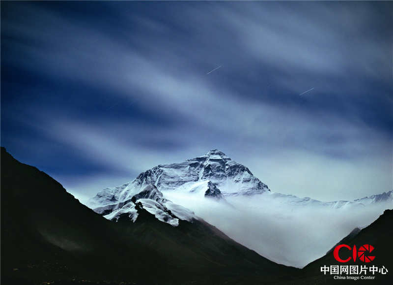 2004年8月，西藏，珠穆朗玛峰，凌晨3点