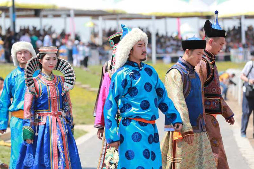 蒙古族部落服饰代表队 敖晓六