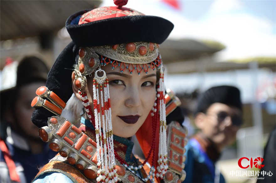 蒙古族民族服饰 额博