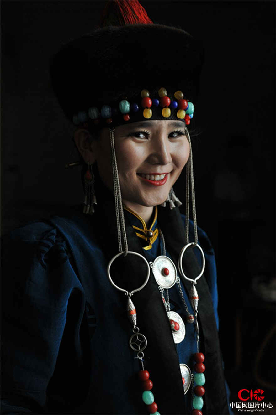 蒙古族民族服飾 額博