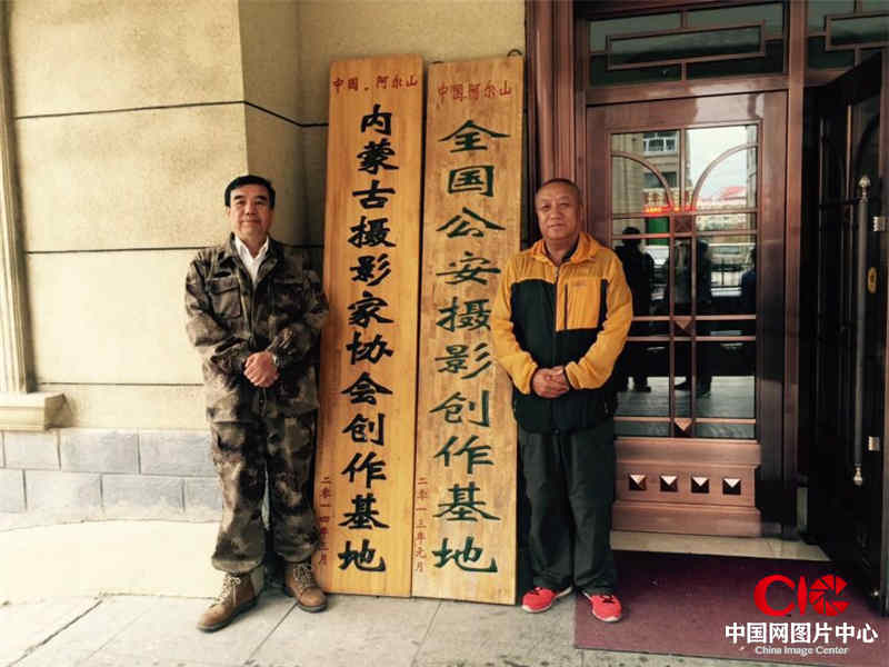 額博主席與梁國棟主席合影