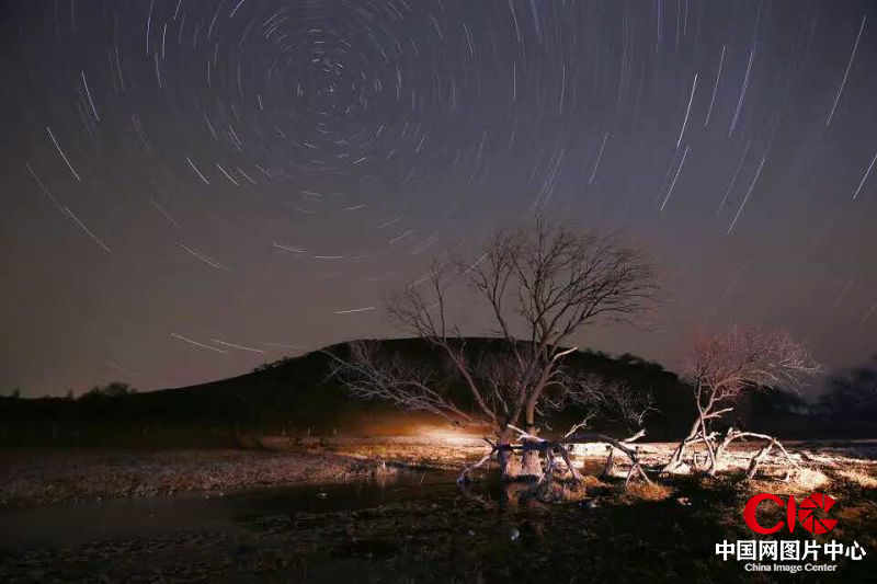 星轨  包曙光 摄