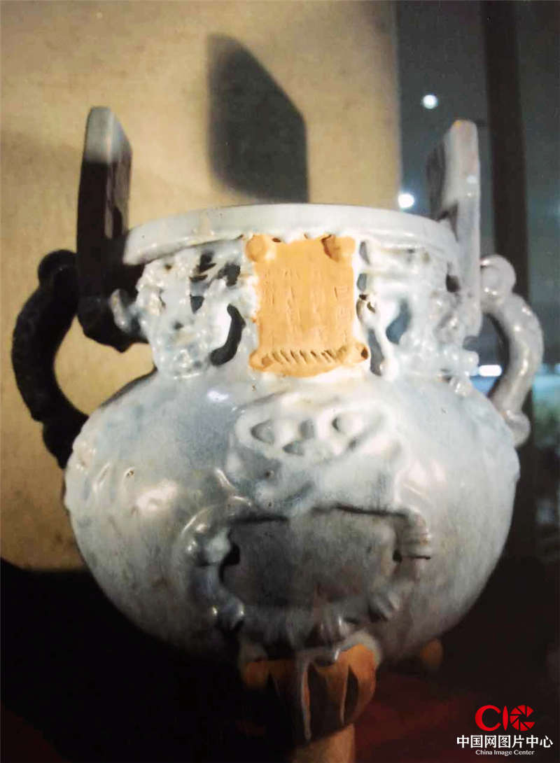 国宝级元代钧窑瓷器香炉，出土于呼市白塔村。