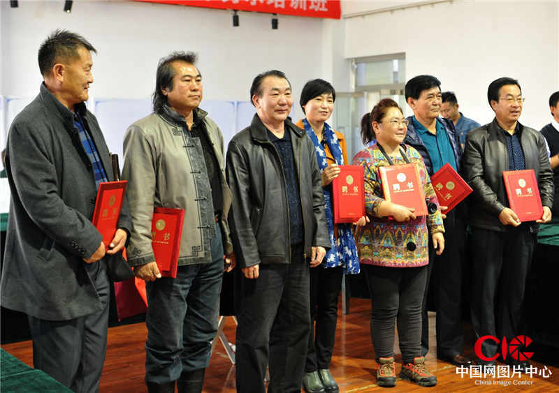 内蒙古旅游摄影家协会阿拉善分会主席团成员  