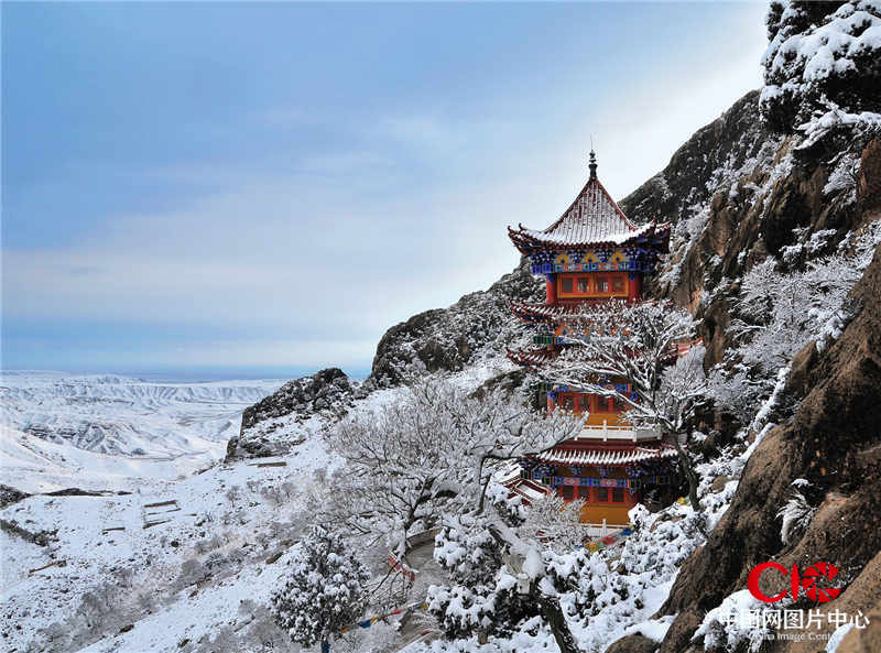 深山古寺雪紛紛 包爾夫攝影  