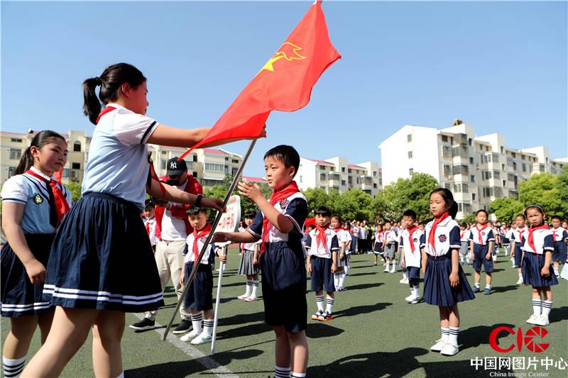 生光荣加入中国少年先锋队_中国网客户端